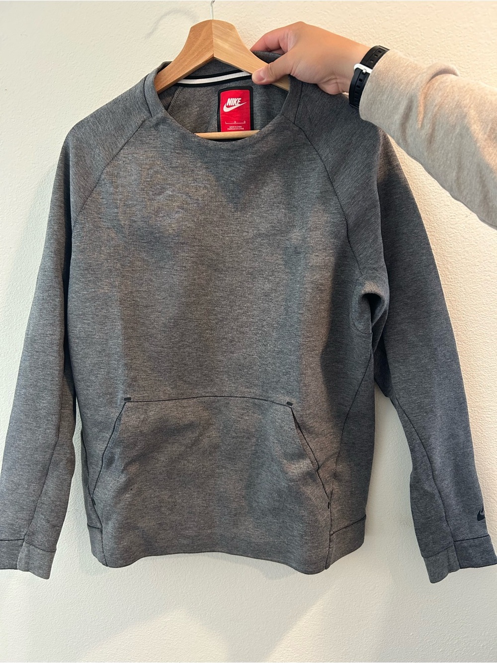 Nike Men’s Dark Gray Crewneck Sweatshirt